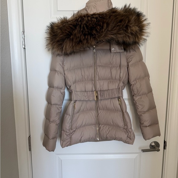 Zara Beige belt puffer jacket with faux fur trim hood size small - Picture 2 of 10